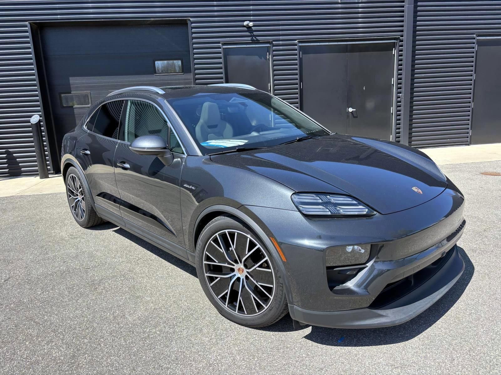 Certified 2025 Porsche Macan 4 Electric AWD/4WD image 12