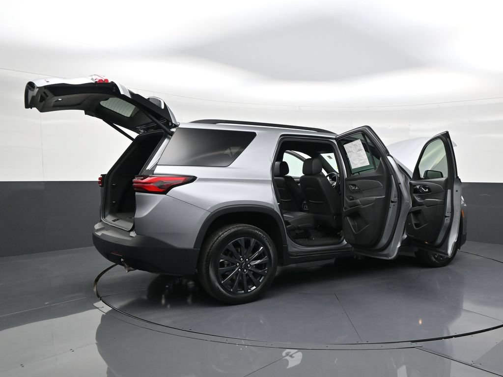 Used 2023 Chevrolet Traverse RS FWD image 25