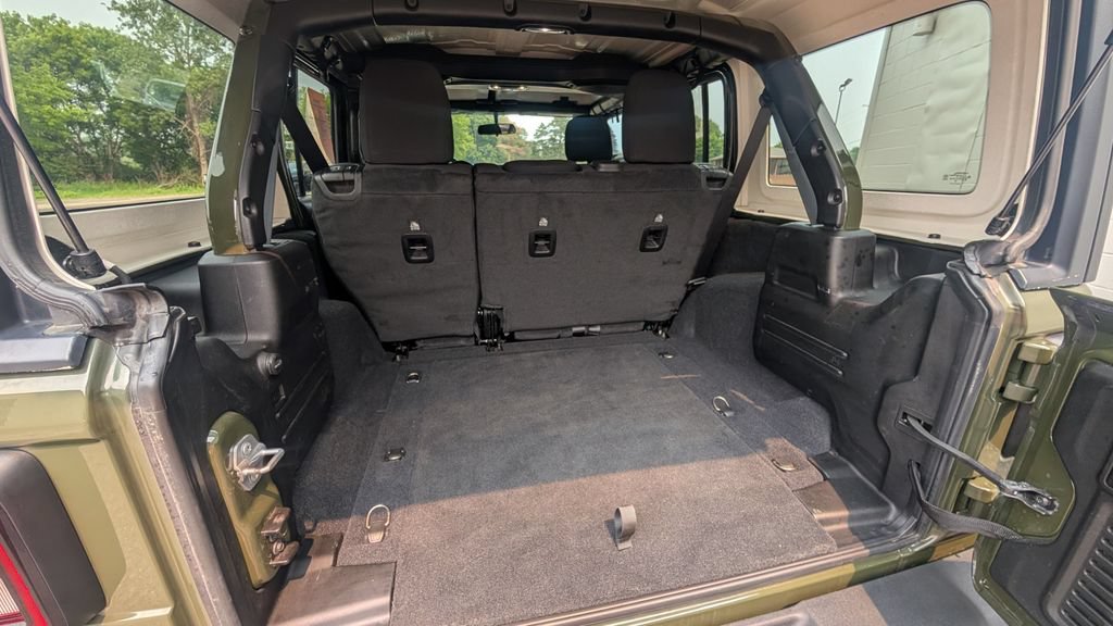 Used 2022 Jeep Wrangler Unlimited Sport AWD/4WD image 22