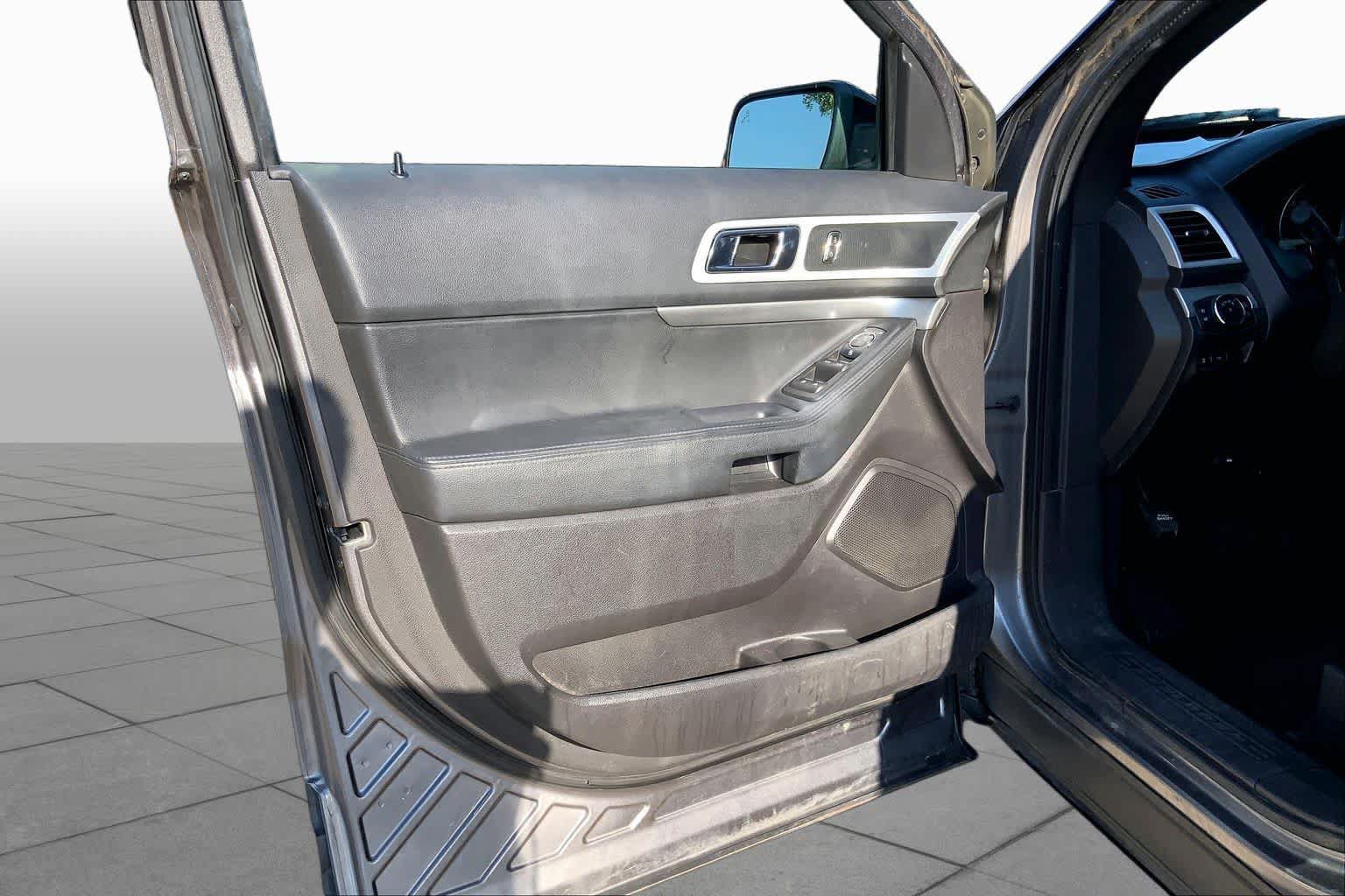 Used 2012 Ford Explorer XLT AWD/4WD image 18