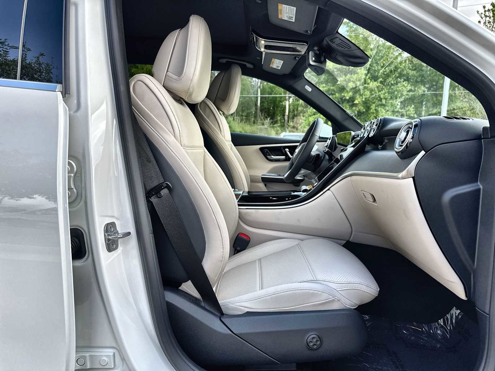 New 2026 Mercedes-Benz GLC 300 image 9