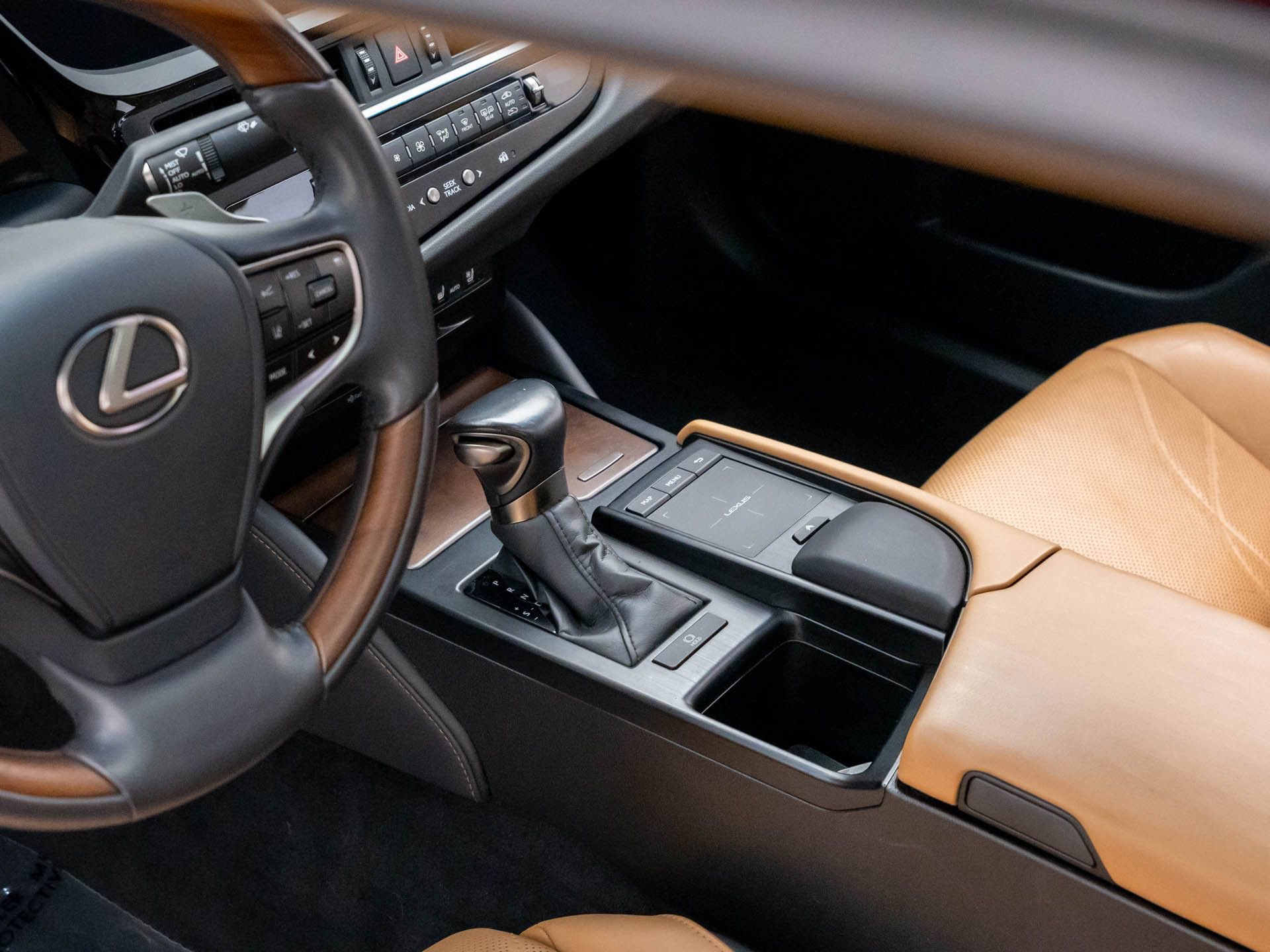 Used 2022 Lexus ES 350 Ultra Luxury w/ Accessory Package 2 image 13