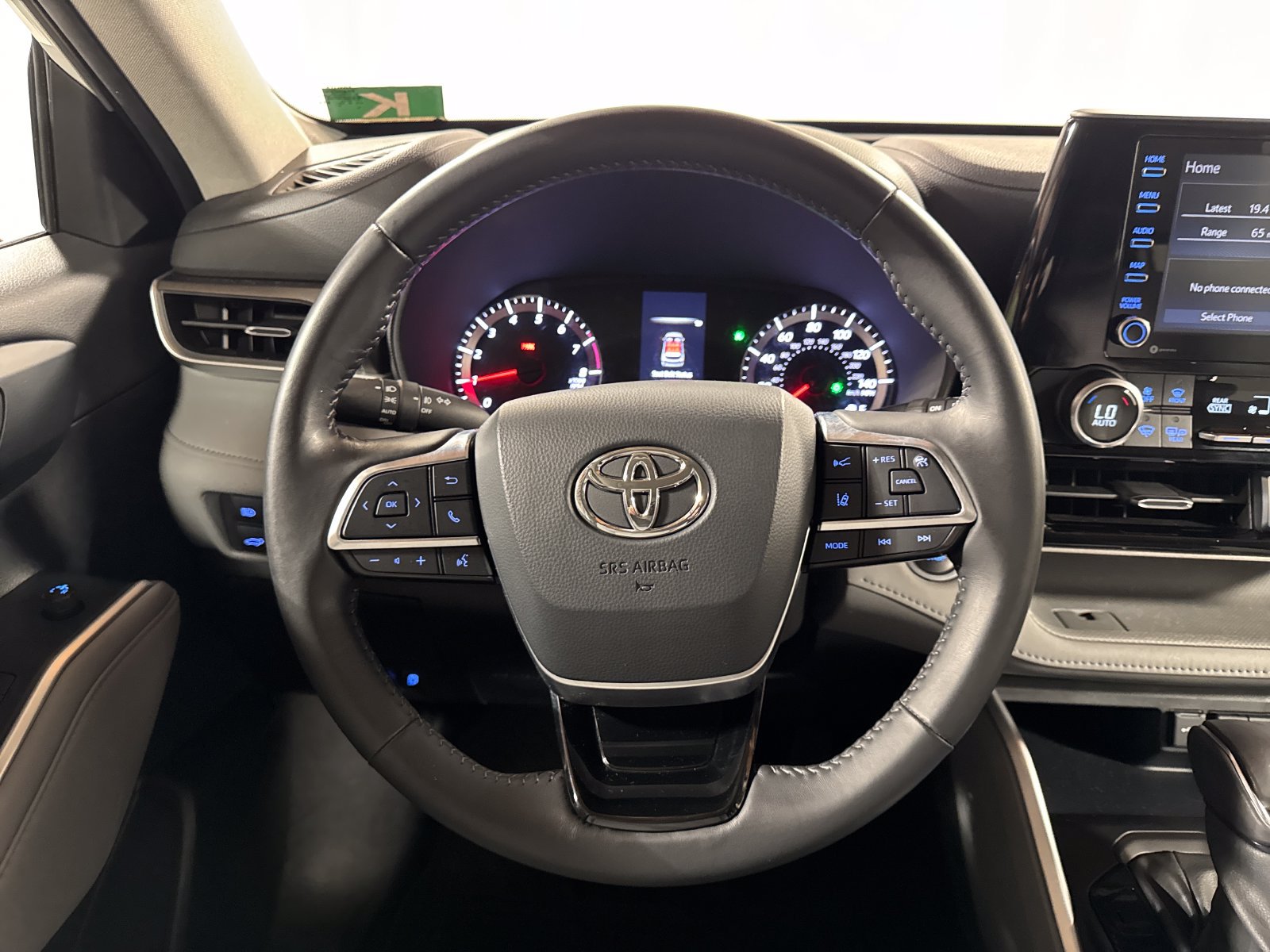 Used 2020 Toyota Highlander LE AWD/4WD image 22