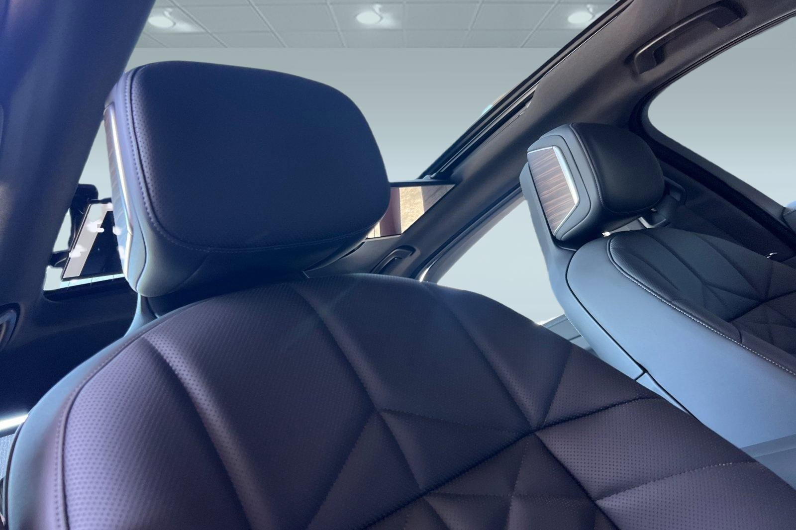 New 2025 BMW 740i image 26