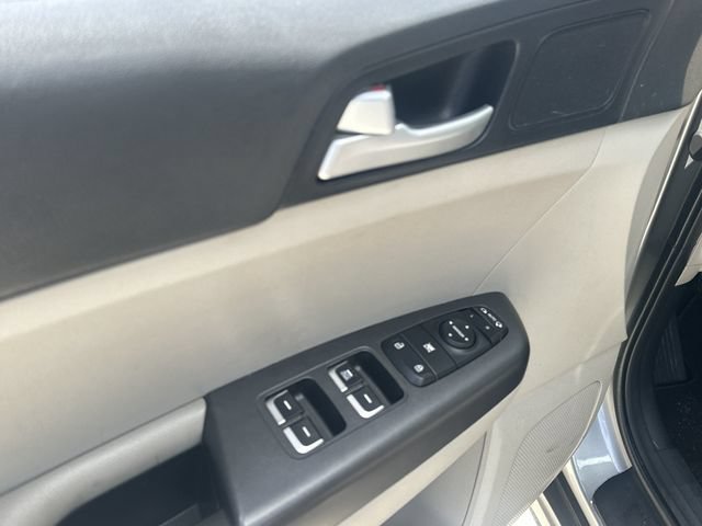 Certified 2021 Kia Sportage LX w/ LX AWD Popular Package image 17