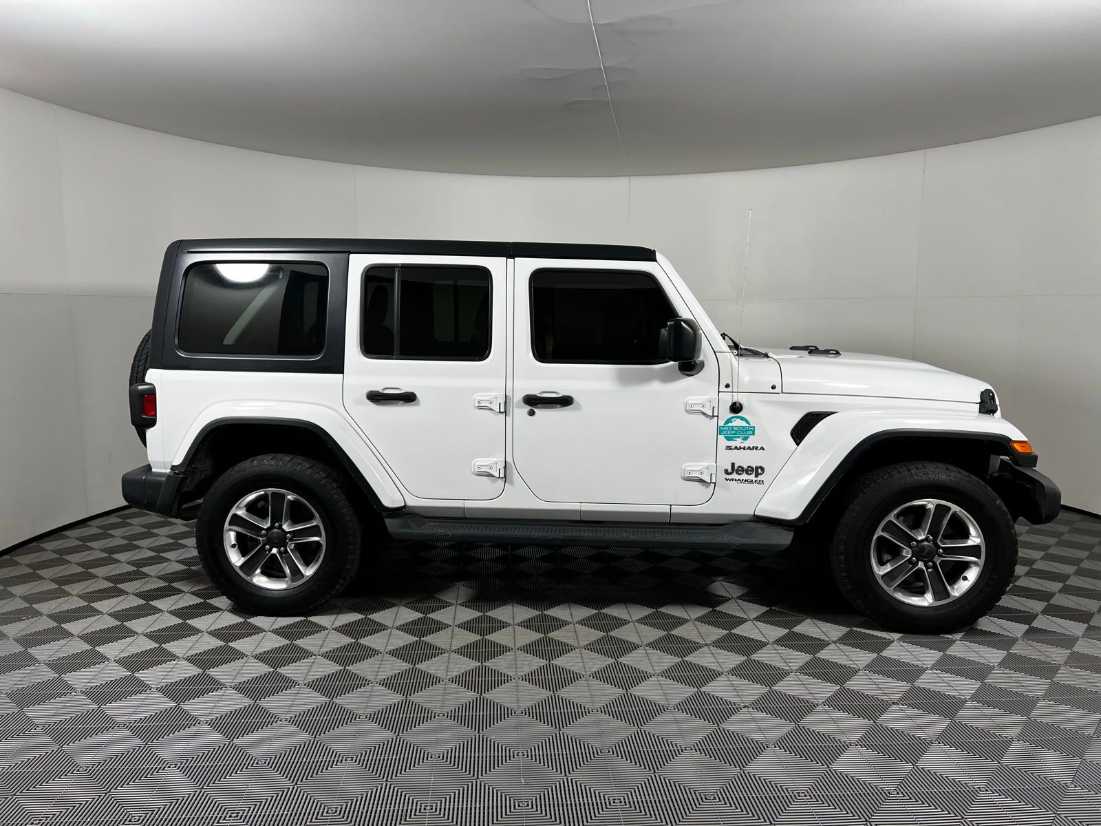 Used 2020 Jeep Wrangler Unlimited Sahara image 4