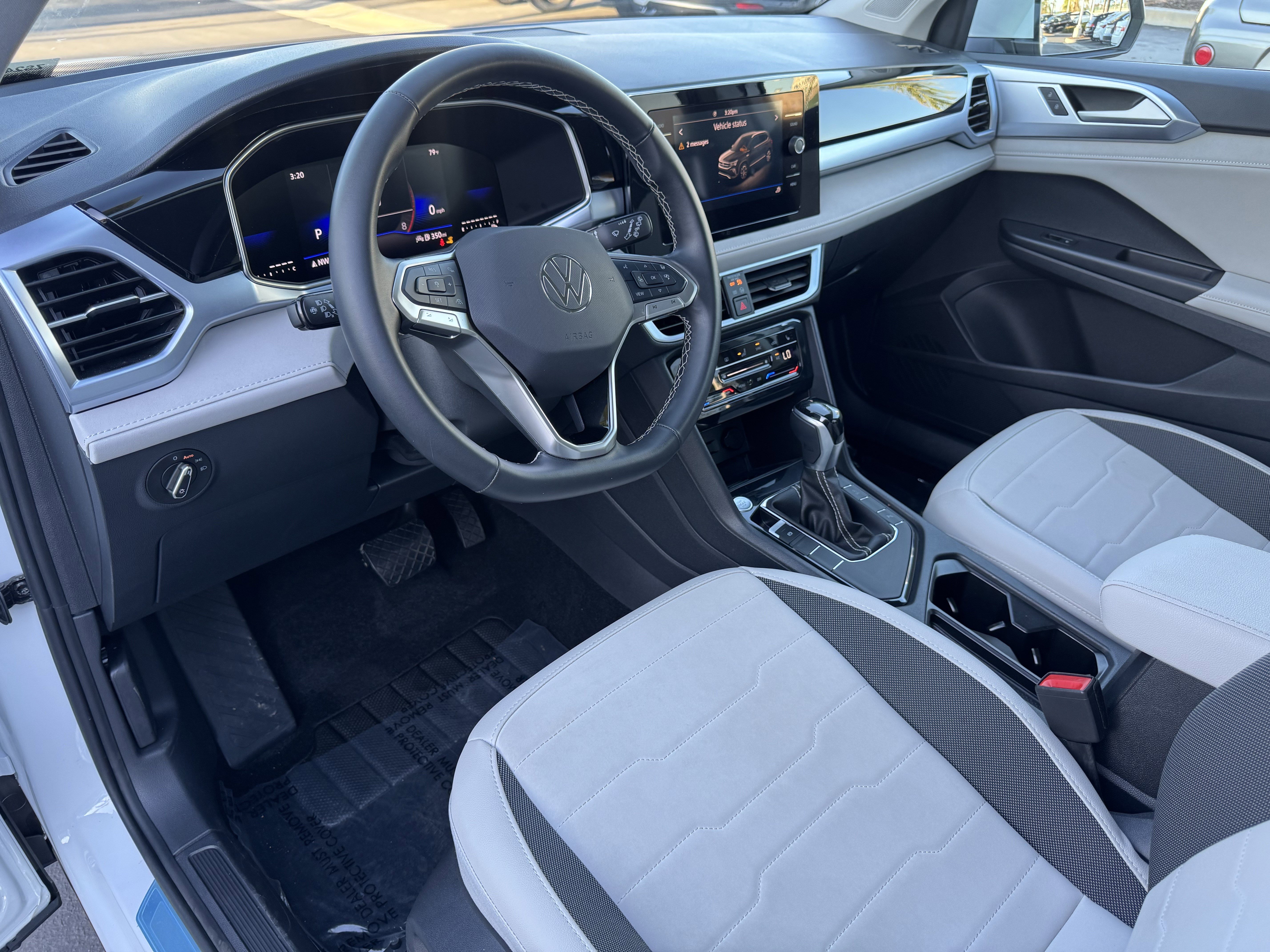 Used 2025 Volkswagen Taos SE image 17