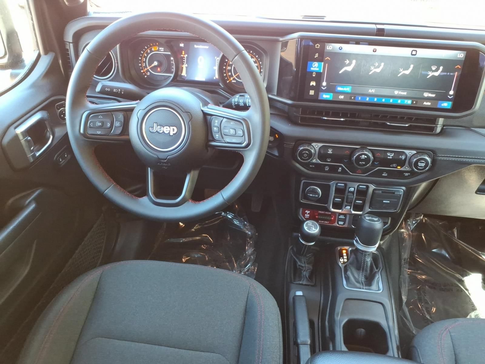 Used 2025 Jeep Wrangler Unlimited Rubicon AWD/4WD image 19