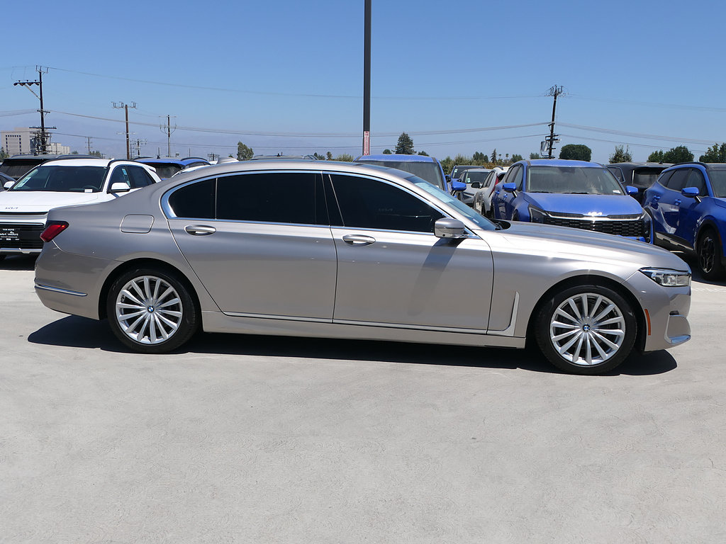 Used 2020 BMW 740i w/ Premium Package RWD image 2