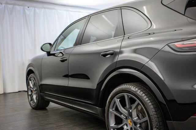 Used 2019 Porsche Cayenne S w/ Premium Plus Package image 32