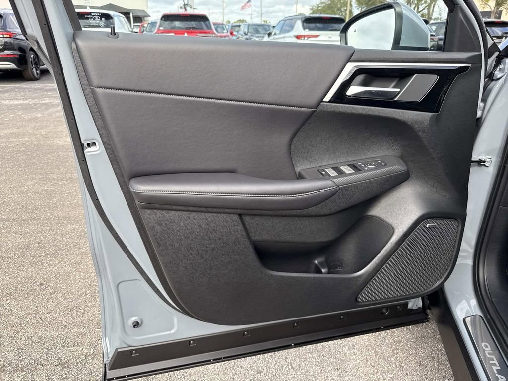 New 2026 Mitsubishi Outlander SE image 18