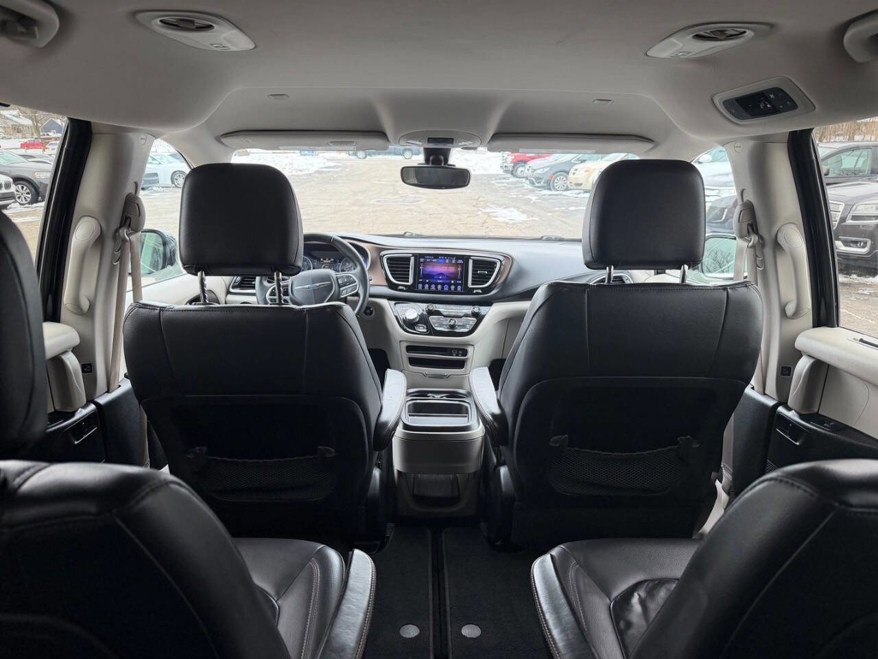 Used 2017 Chrysler Pacifica Touring-L image 17