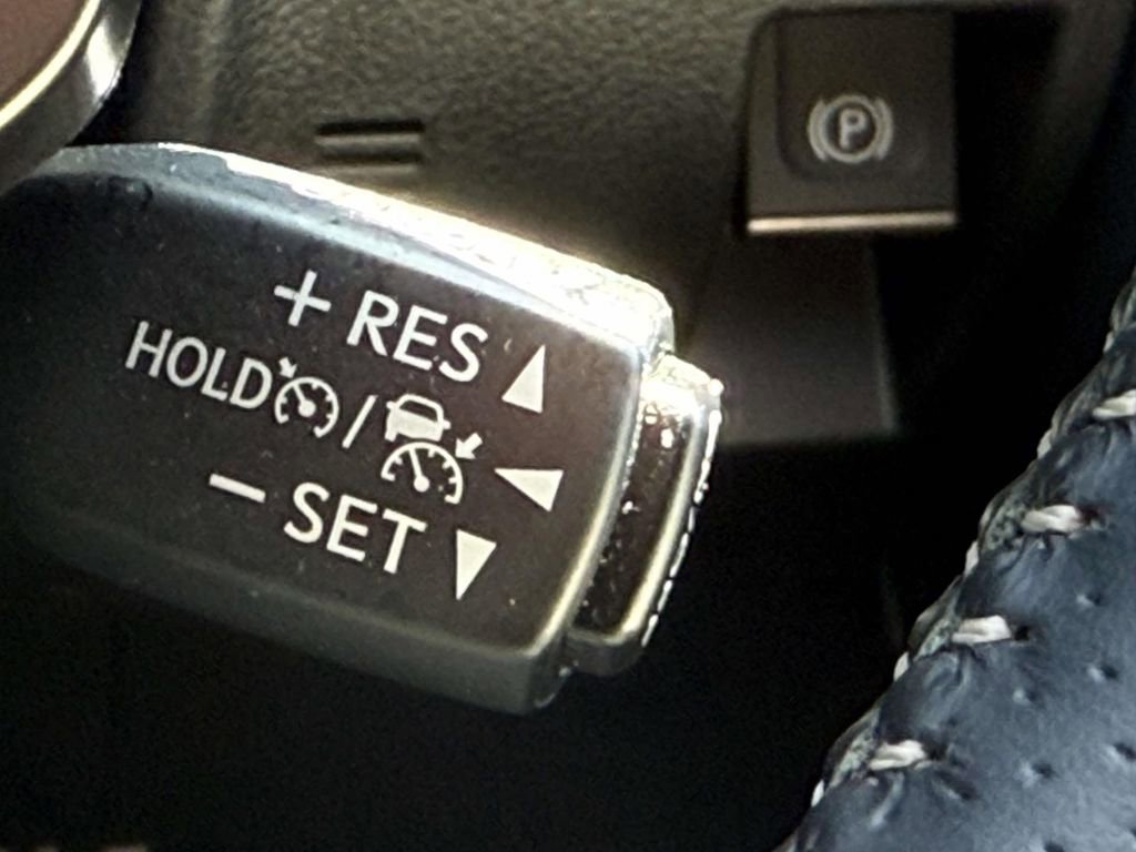 Used 2025 Lexus IS 500 RWD image 23