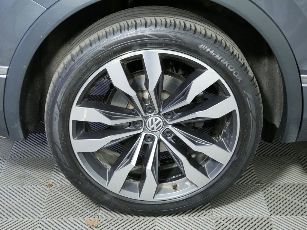 Used 2021 Volkswagen Tiguan SEL Premium R-Line image 11