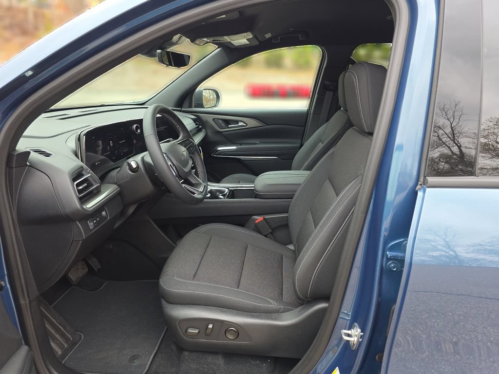 New 2026 Chevrolet Traverse LT w/ Midnight/Sport Edition FWD image 10