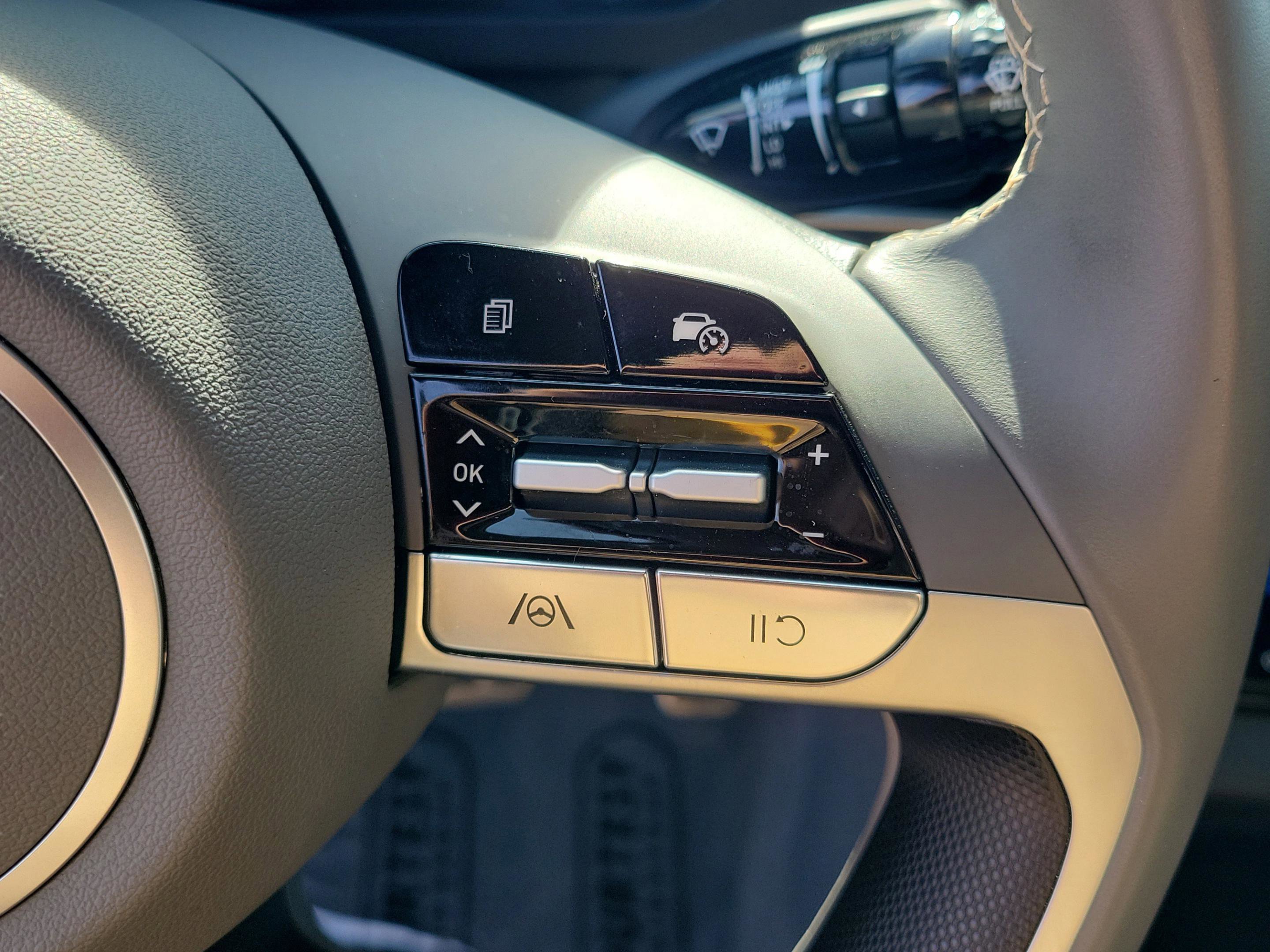 Used 2025 Hyundai Elantra Sport image 19