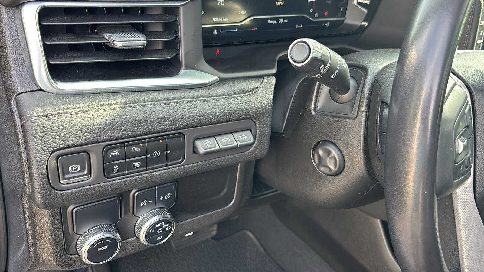 Used 2023 GMC Yukon XL Denali image 28