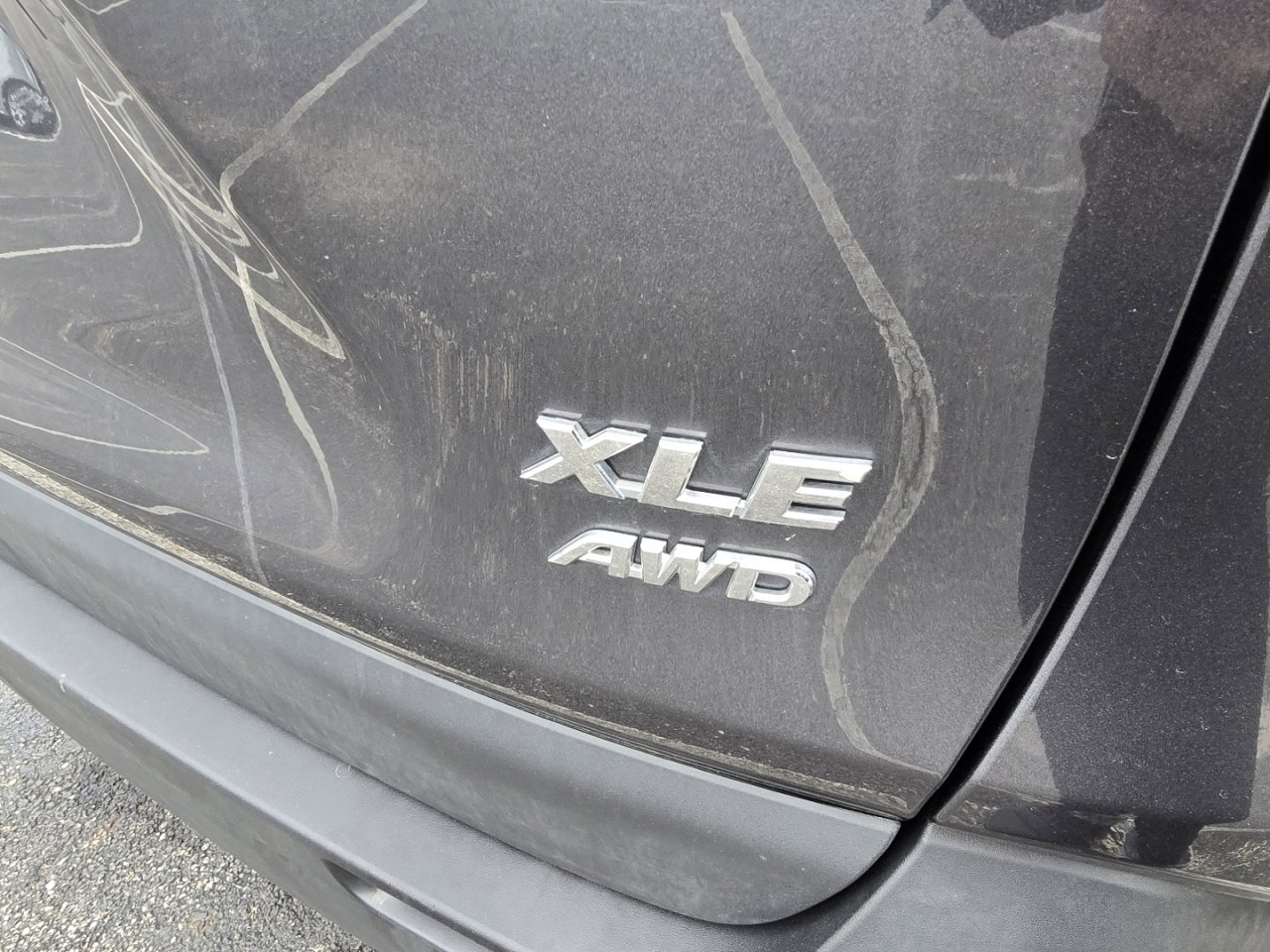 Used 2023 Toyota RAV4 XLE image 9