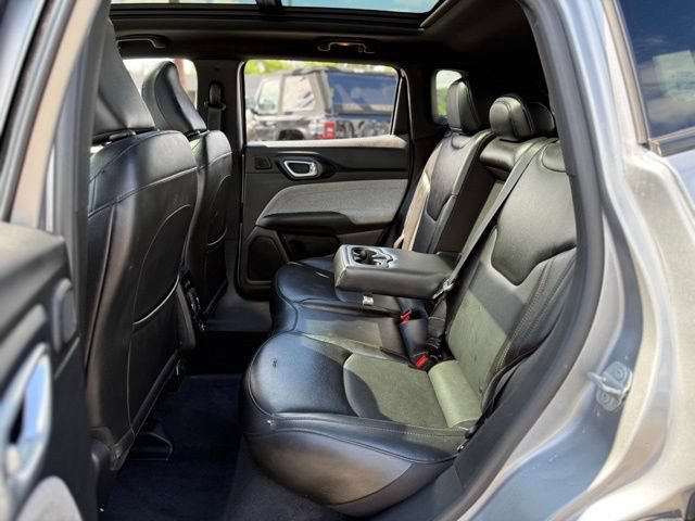 Used 2023 Jeep Compass Latitude w/ Sun and Sound Group AWD/4WD image 16