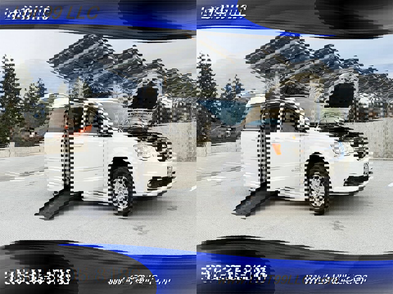 Used 2011 Dodge Grand Caravan Crew image 1