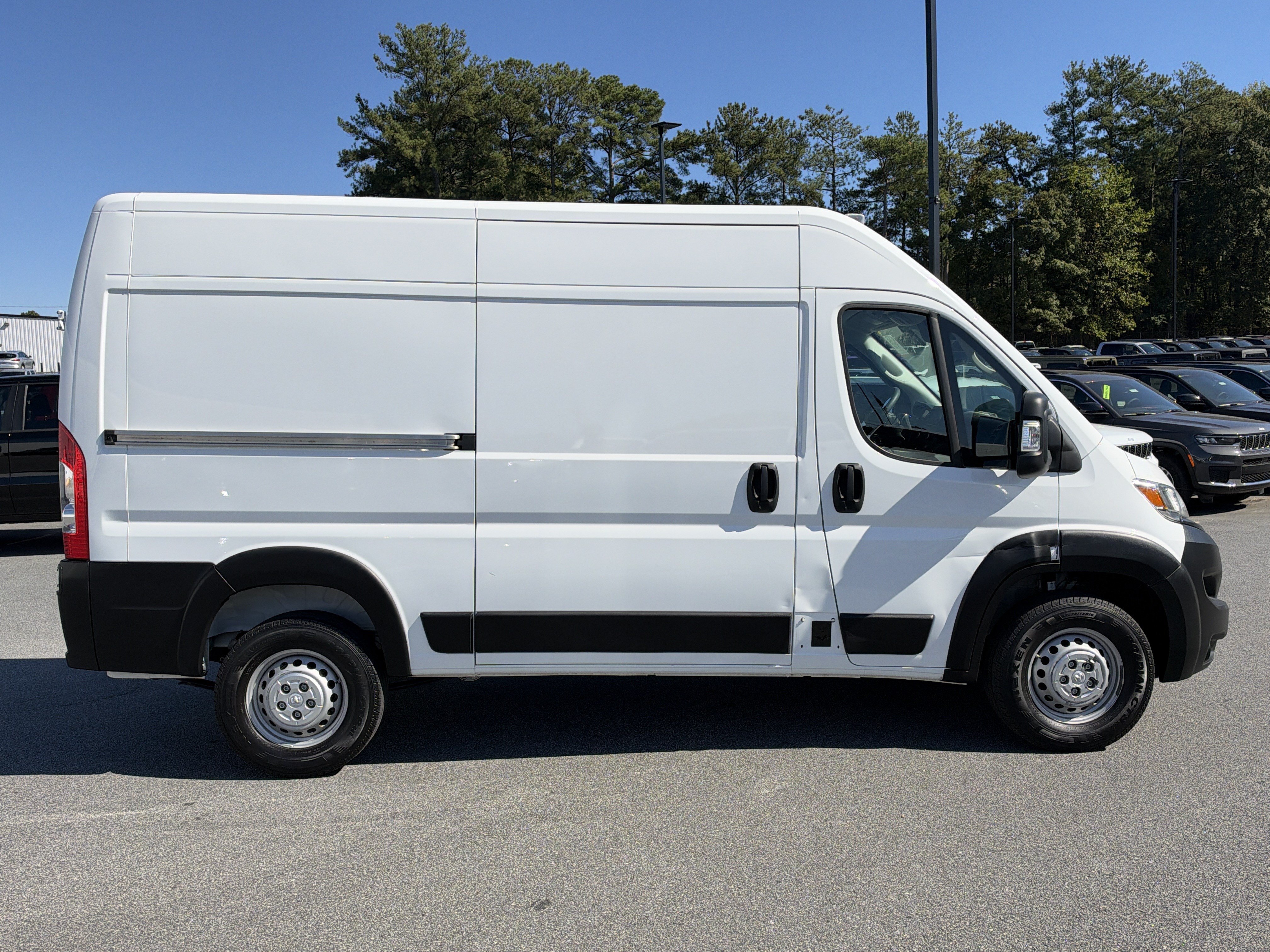 Used 2024 RAM ProMaster 1500 w/ Convenience Group FWD image 9