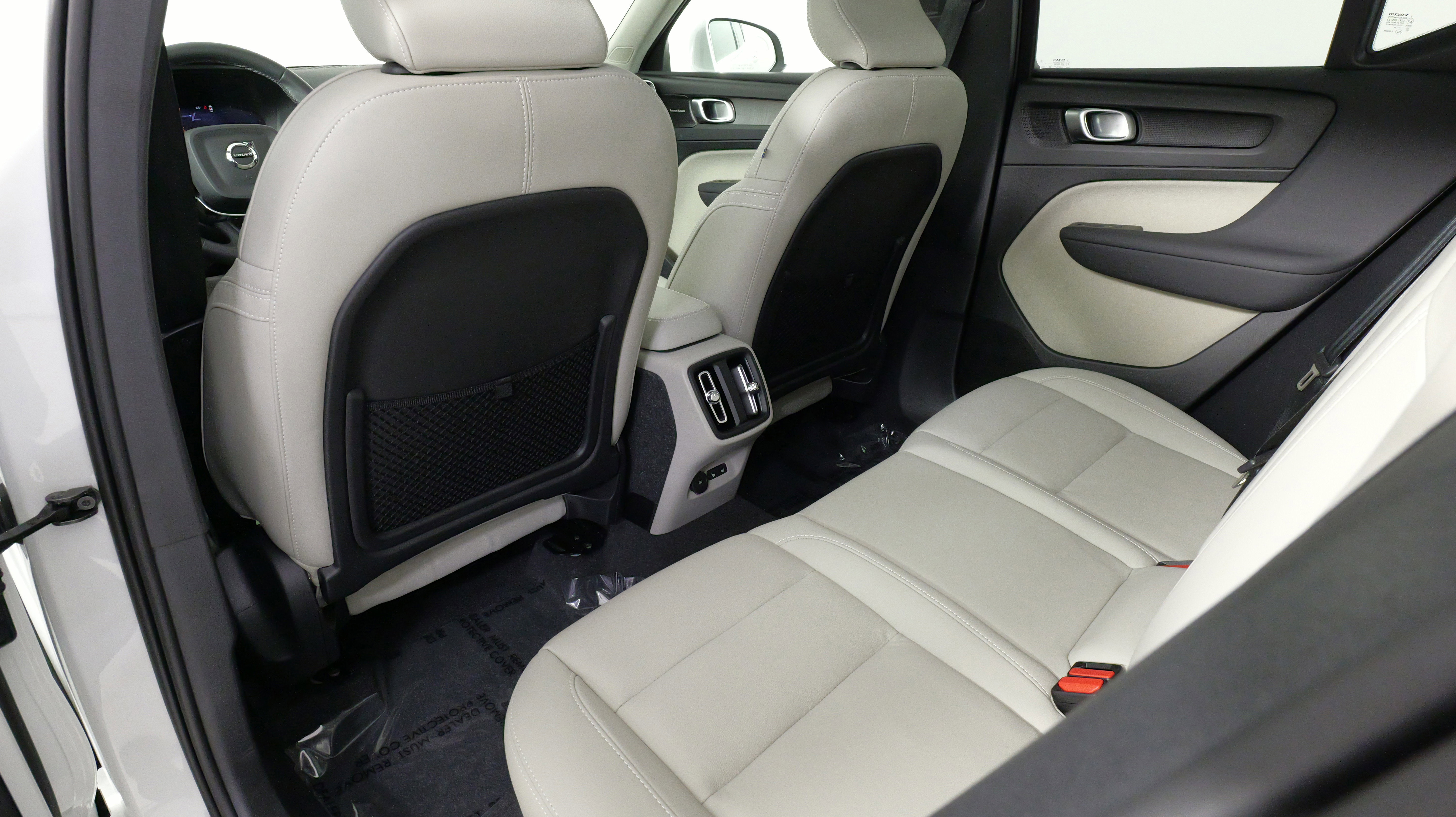 Used 2024 Volvo XC40 B5 Plus w/ Climate Package image 35