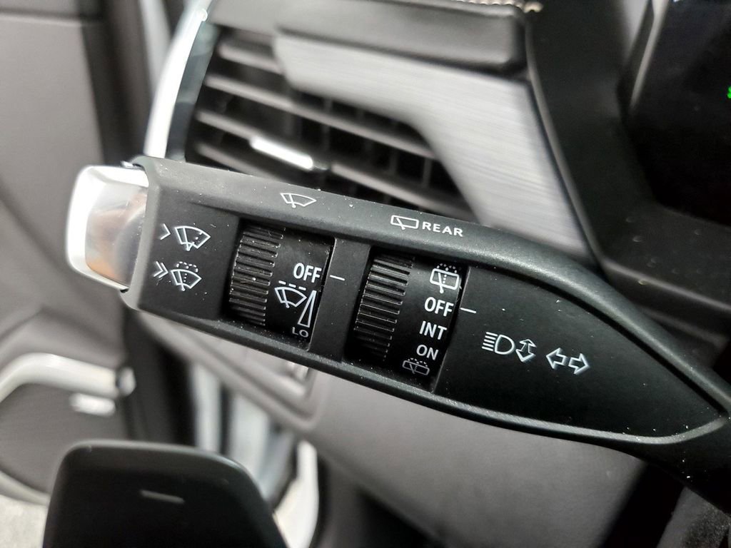 Used 2025 GMC Acadia Elevation image 31