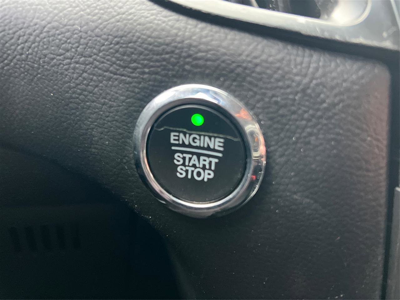 Used 2018 Ford Edge SE image 34