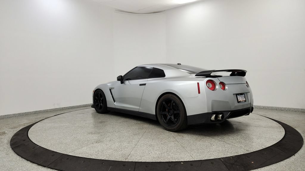 Used 2010 Nissan GT-R Premium AWD/4WD image 3