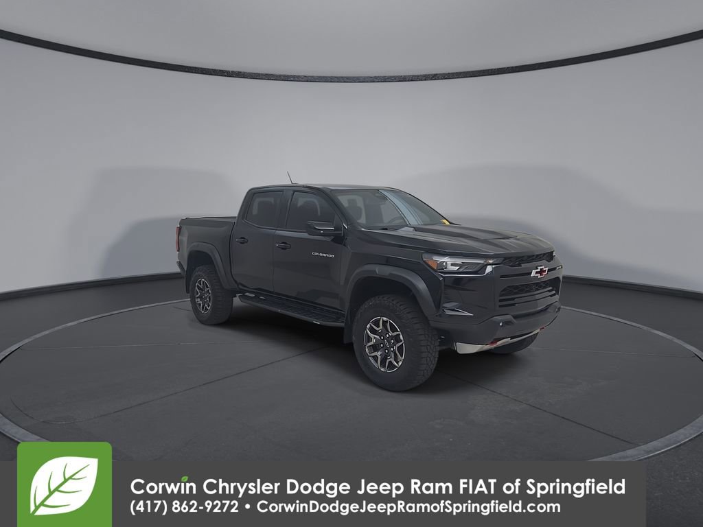 Used 2024 Chevrolet Colorado ZR2 w/ ZR2 Convenience Package III image 3