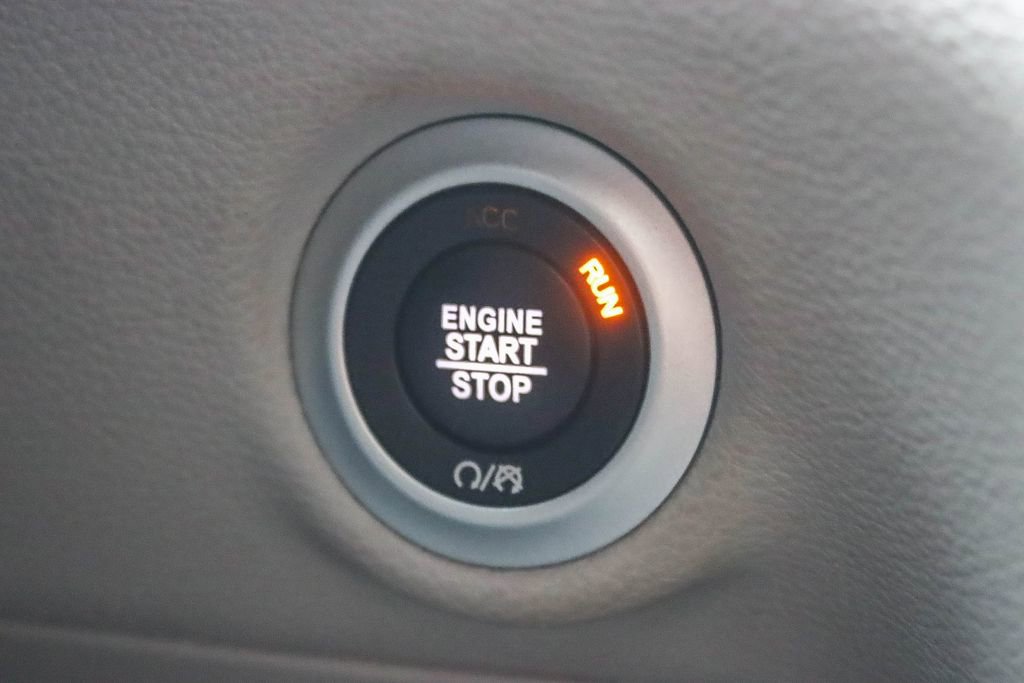 Used 2024 Chrysler Pacifica Select image 29