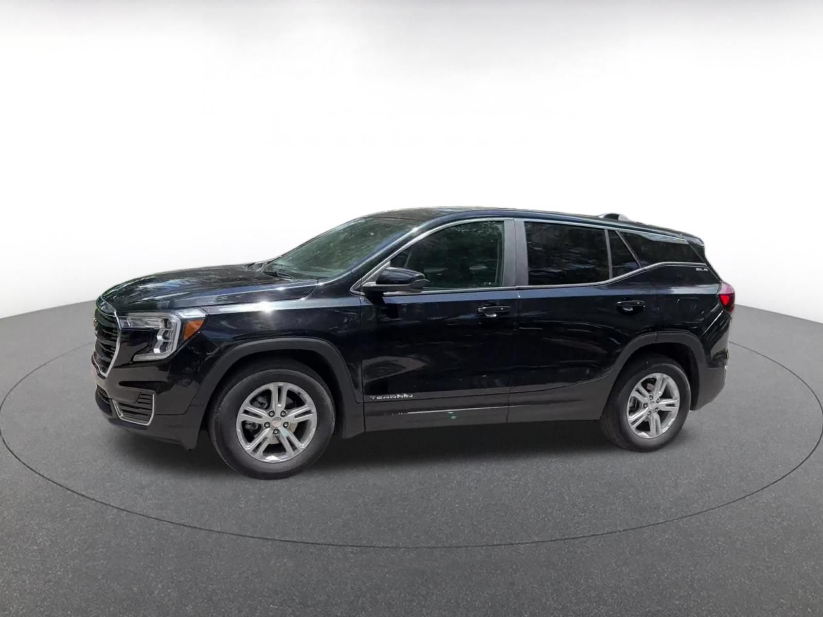 Used 2024 GMC Terrain SLE FWD image 10
