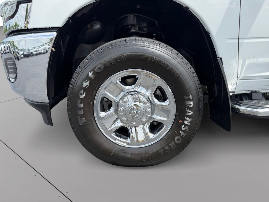 Used 2024 RAM 3500 Tradesman w/ Chrome Appearance Group AWD/4WD image 9