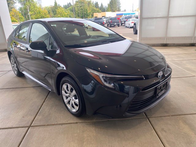 Certified 2025 Toyota Corolla LE AWD/4WD image 4