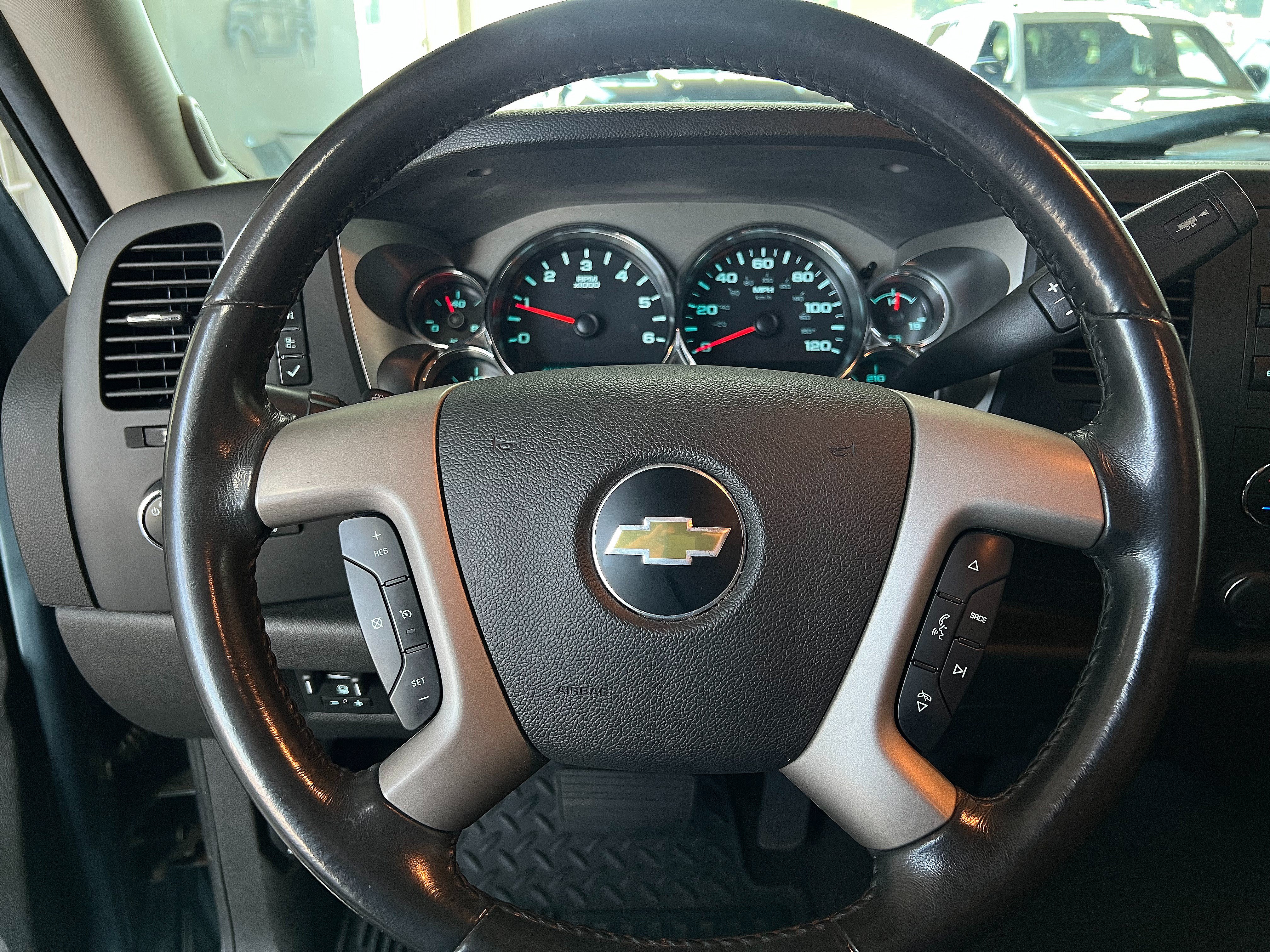 Used 2011 Chevrolet Silverado 2500 LT w/ Interior Plus Package AWD/4WD image 13