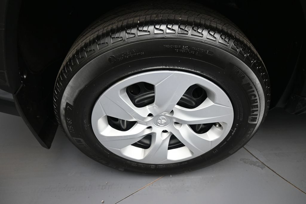 Certified 2024 Toyota RAV4 LE AWD/4WD image 12