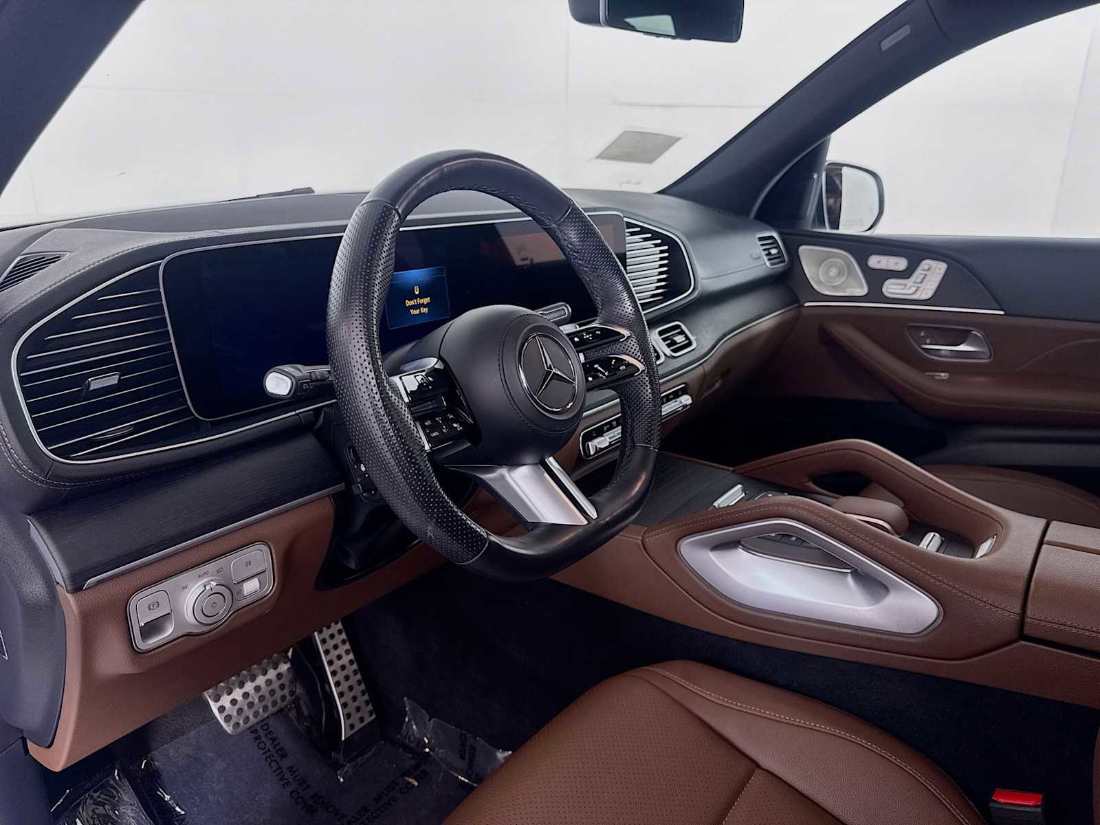 Used 2024 Mercedes-Benz GLS 450 4MATIC image 9