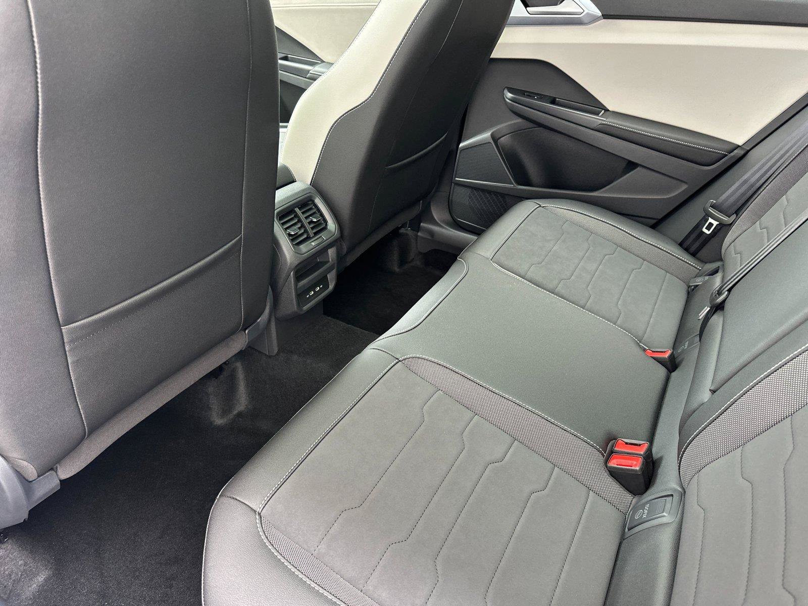 New 2026 Volkswagen Taos SE AWD/4WD image 11