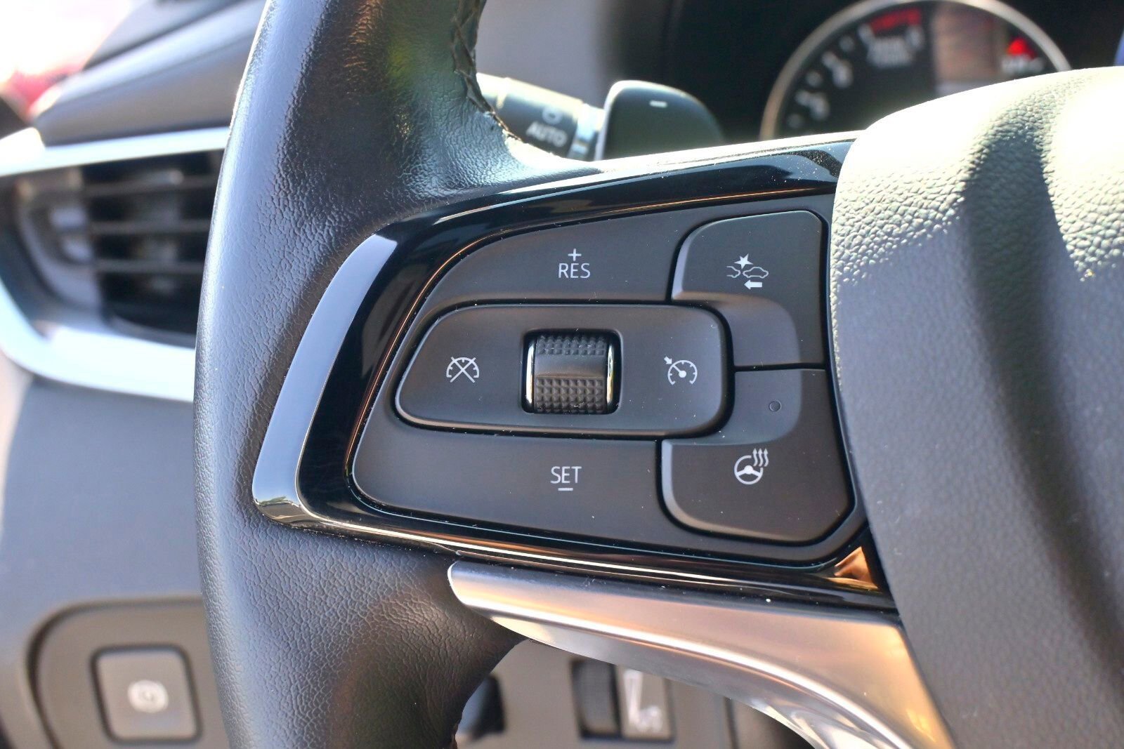 Used 2024 Buick Enclave Avenir w/ Avenir Technology Package image 33