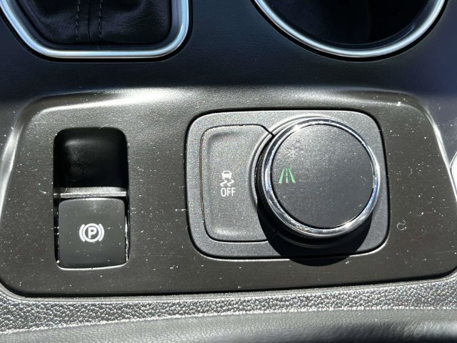 Used 2020 Chevrolet Traverse LT FWD image 33