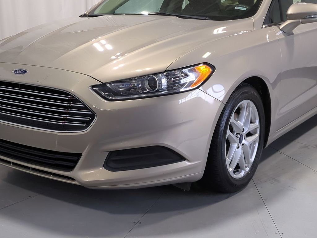 Used 2015 Ford Fusion SE image 14