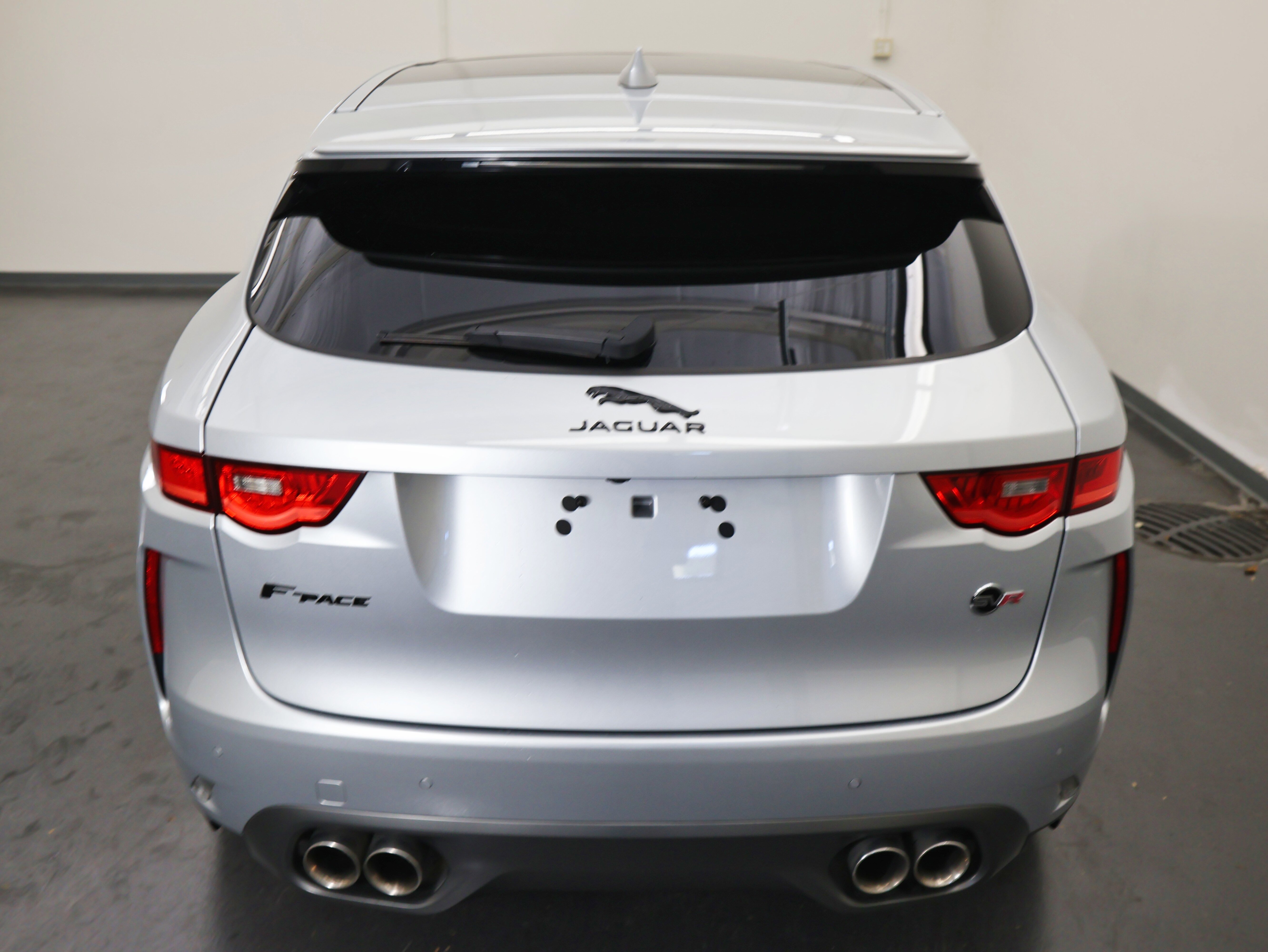 Used 2020 Jaguar F-PACE SVR image 10