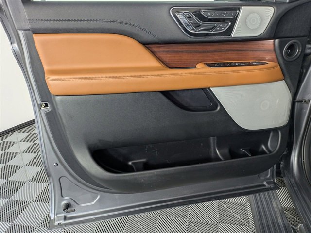 Used 2021 Lincoln Navigator Reserve w/ Luxury Package image 9