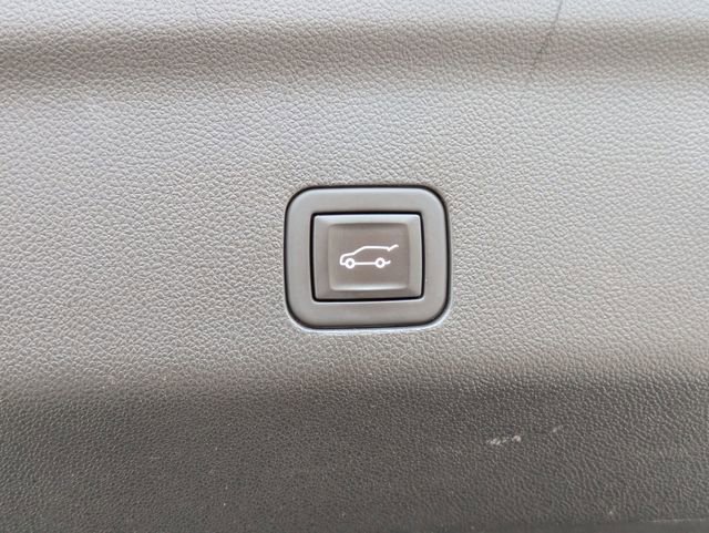 Used 2023 GMC Yukon SLT image 35