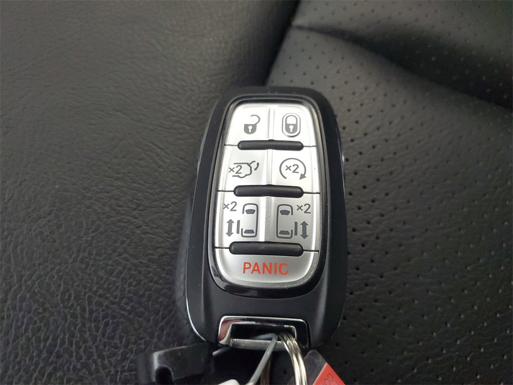 Used 2020 Chrysler Pacifica Touring-L Plus w/ Tire & Wheel Group image 26