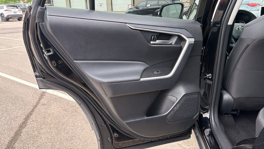 Certified 2025 Toyota RAV4 XLE FWD image 33