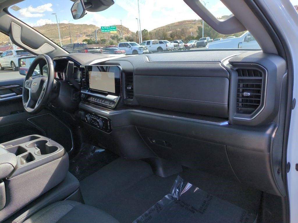 Used 2024 Chevrolet Silverado 1500 LT w/ Z71 Off-Road Package AWD/4WD image 31