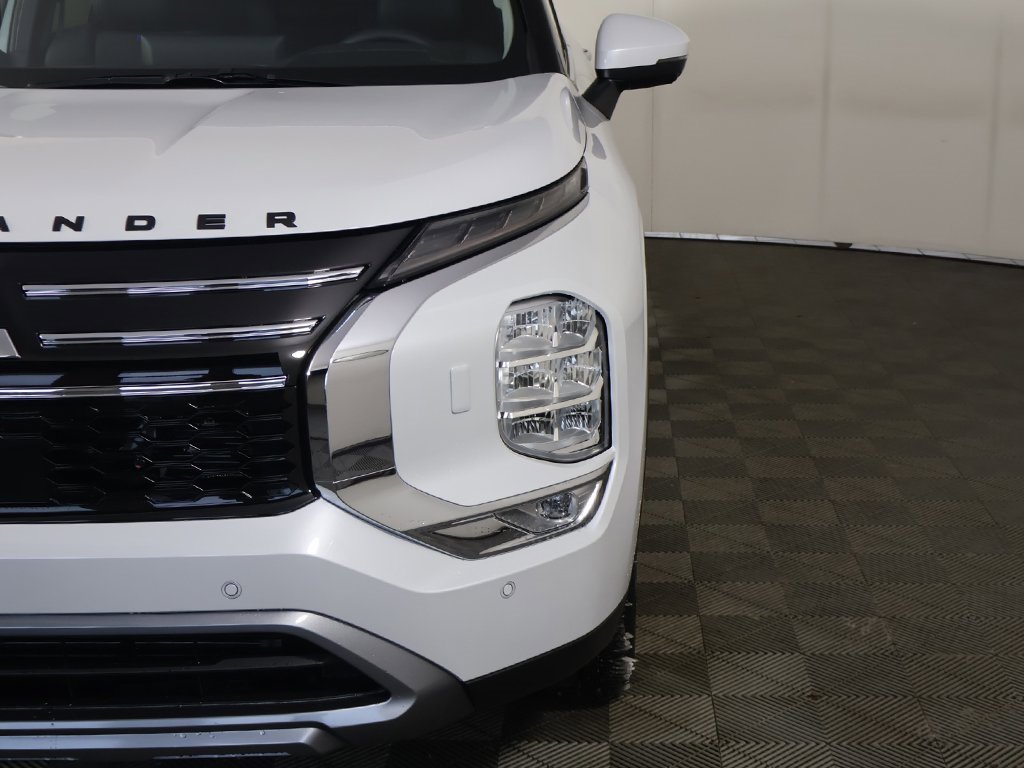 New 2026 Mitsubishi Outlander SE image 18