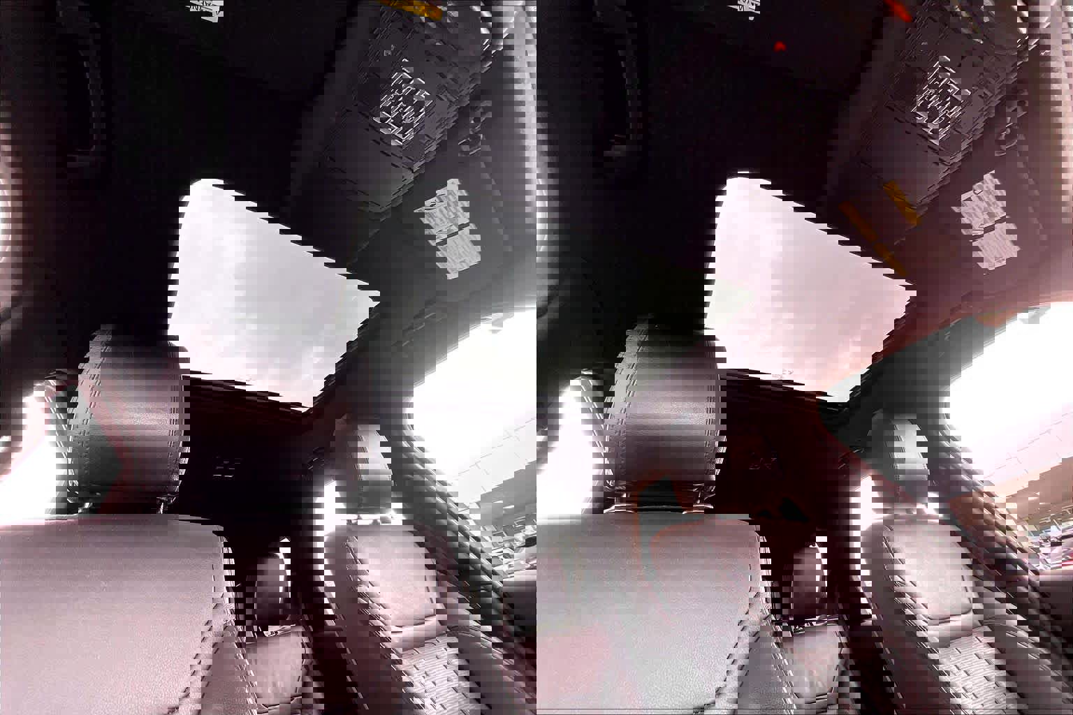 Used 2017 Land Rover Discovery HSE image 13