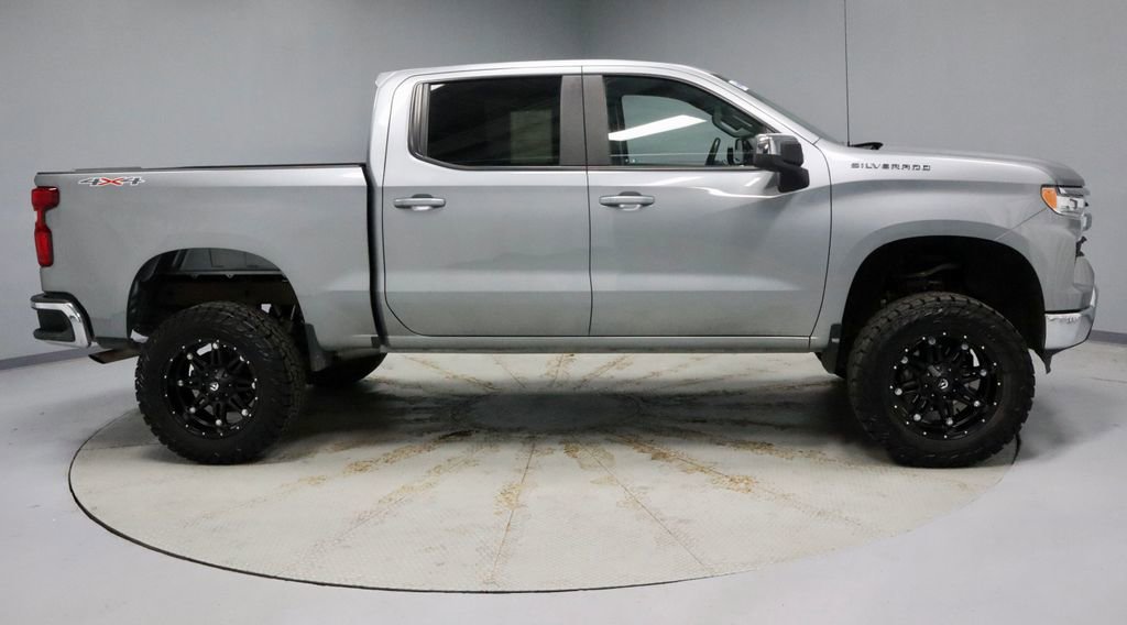 Used 2025 Chevrolet Silverado 1500 LT AWD/4WD image 7